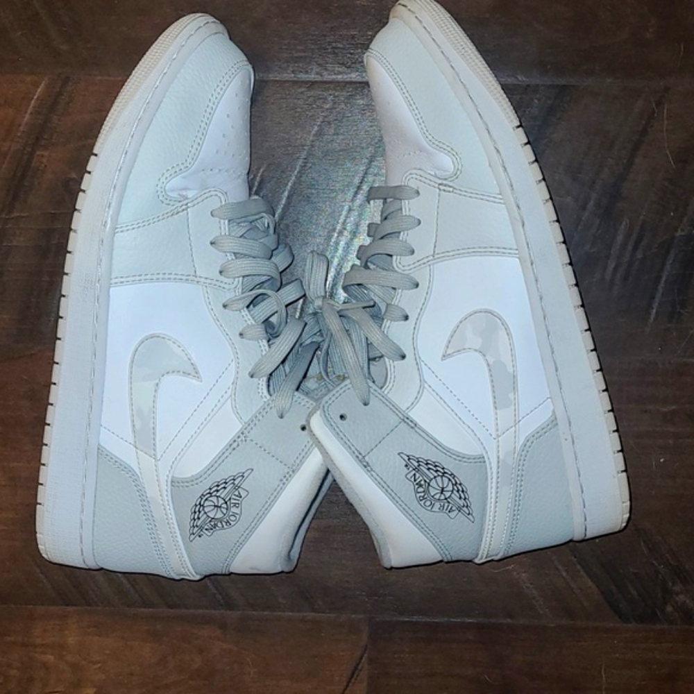 Air Jordan One's mid grey camo